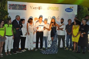 La consegna dell'assegno per il Bambin Gesù