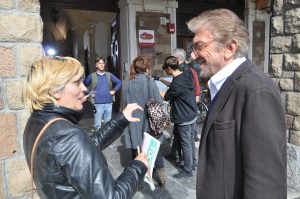 Gigi Proietti con Luciana Miocchi sul set di piazza Sempione (foto Alessandro Pino)